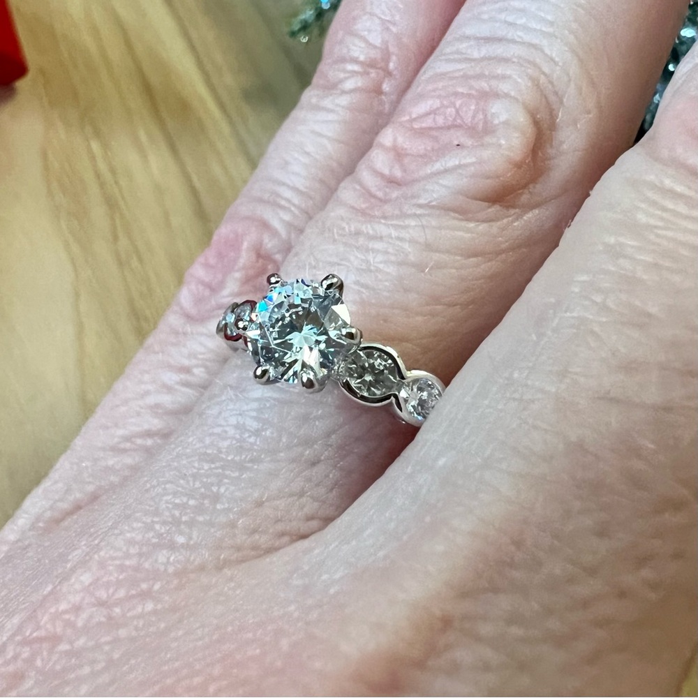Diamond Ring - Picture 3 of 4